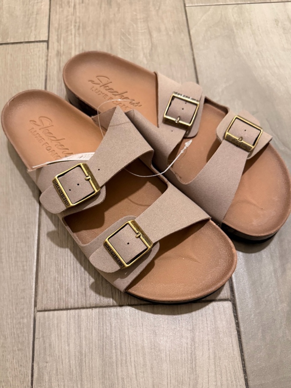 ‼️Skechers Double-Buckle‼️NEW Sandals in Tan with Gold Buckles - Picture 2 of 6
